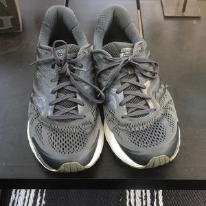 Saucony Ride 10 sneakers size 11